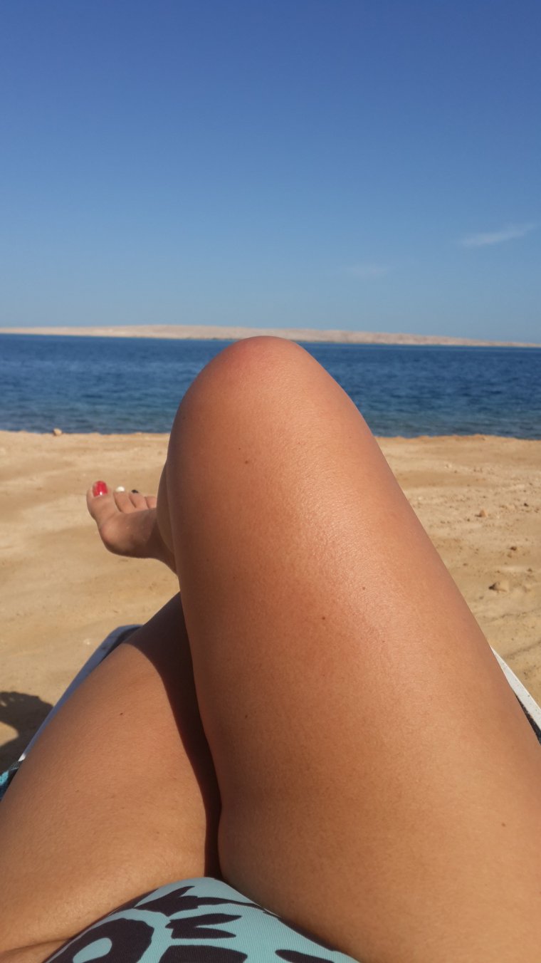 Ноги на пляже