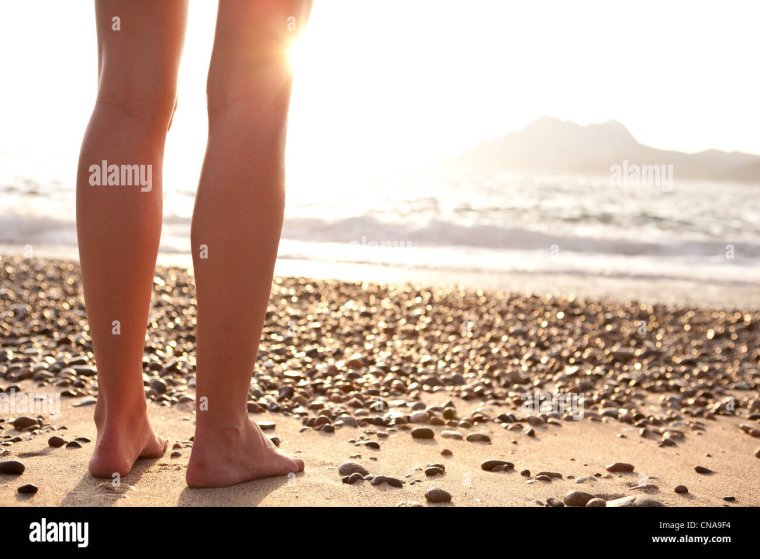 Подросток ножки пляж