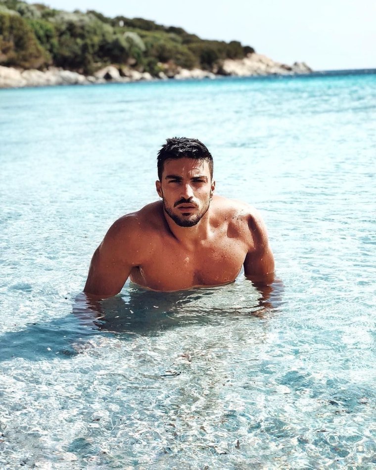 Мужская фотосессия на море