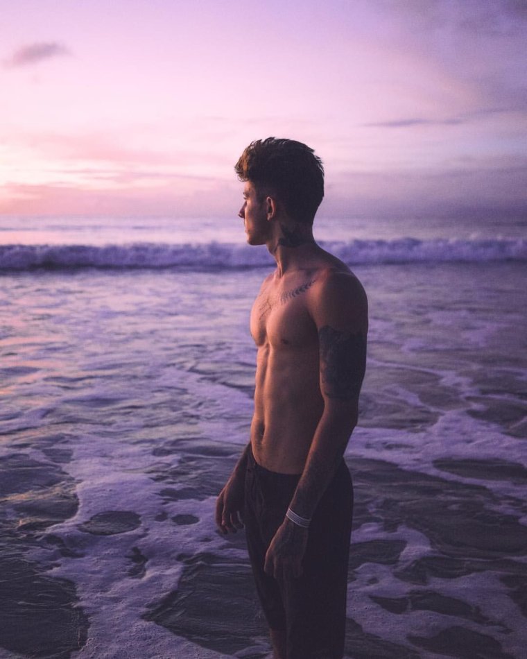 Мужская фотосессия на море