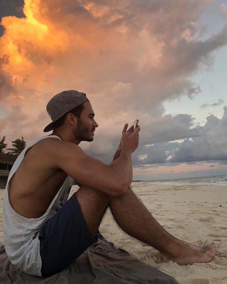 Мужская фотосессия на пляже