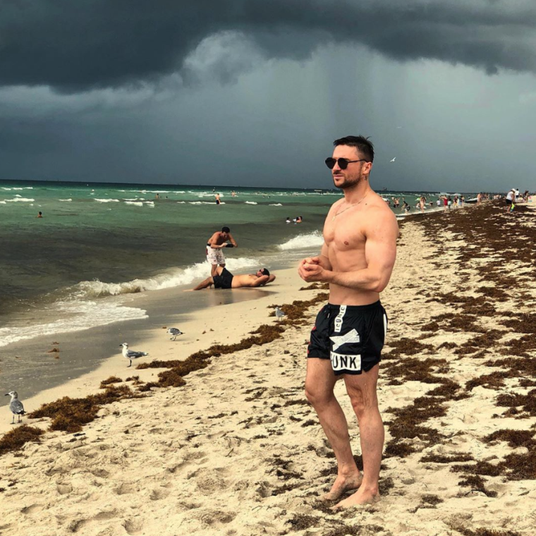 Малиновский и Лазарев на пляже