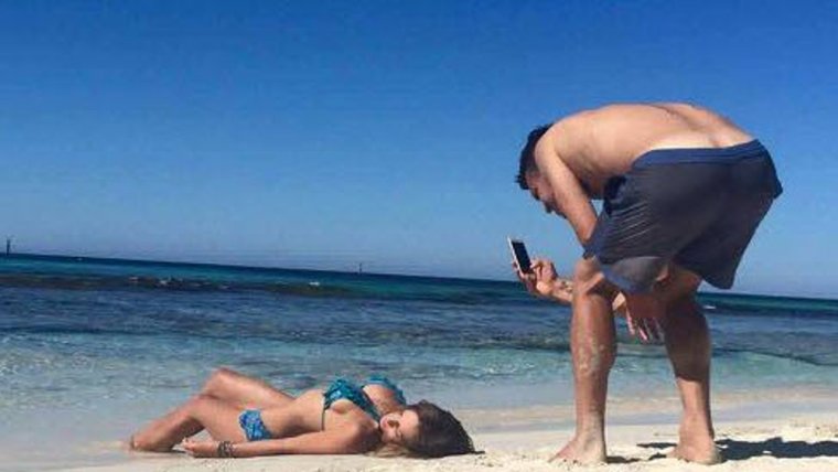 Смешные позы на пляже