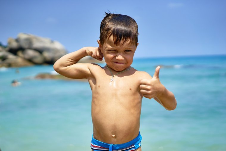 Малыш на пляже