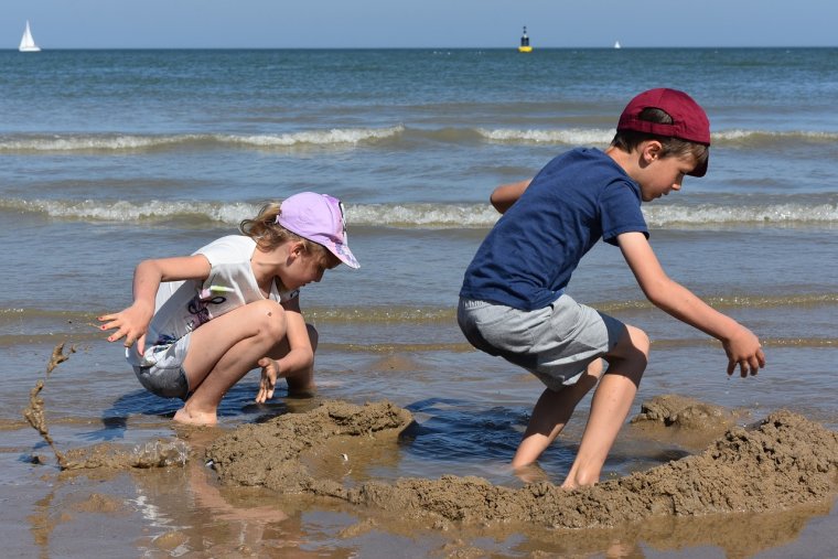 Маленький мальчик на пляже