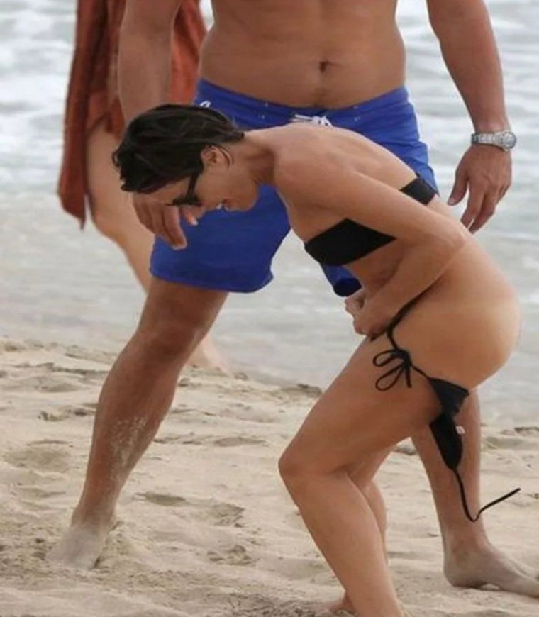 Курьёзы с девушками на пляже