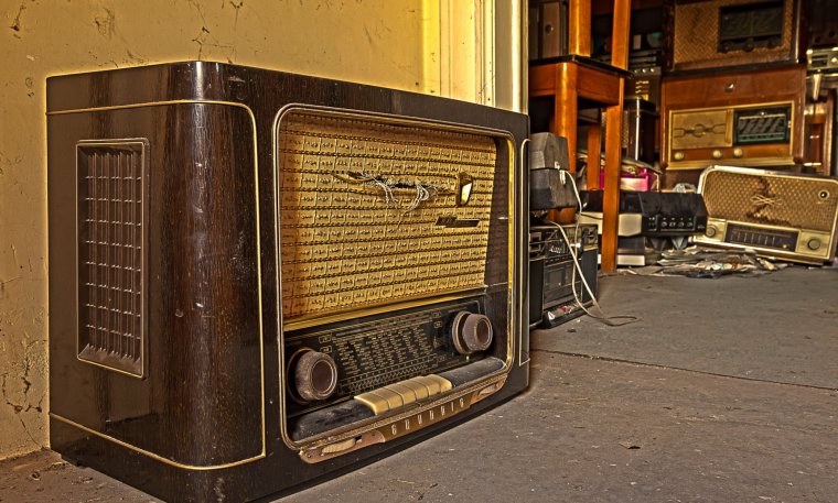 Старый радиоприемник фон