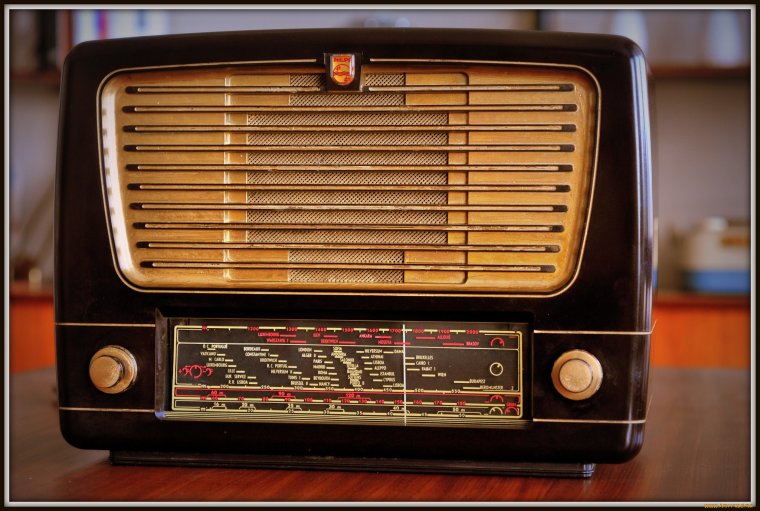 Ламповый радиоприемник Philips bx690a