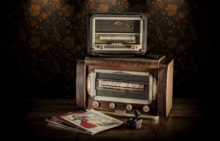 Ретро радиоприемник в интерьере