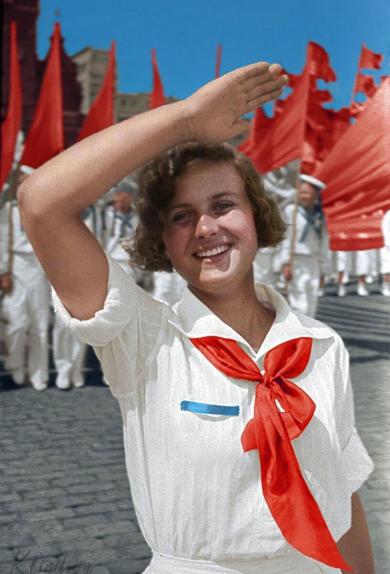 Советские девушки Комсомолки