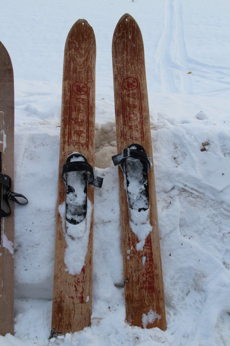 Старые охотничьи лыжи