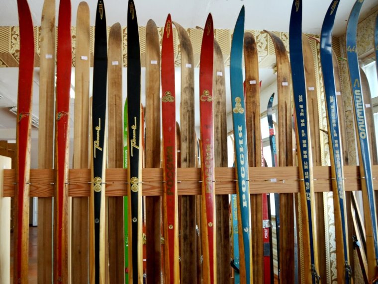 Старые лыжи