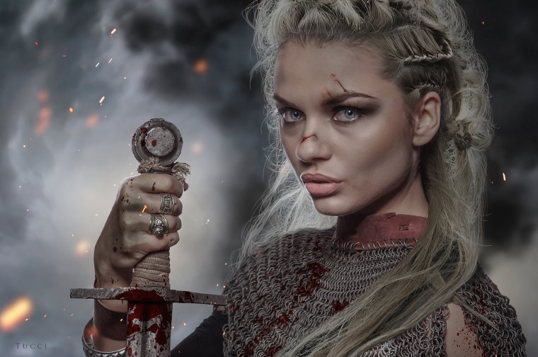 Девушка Викинг