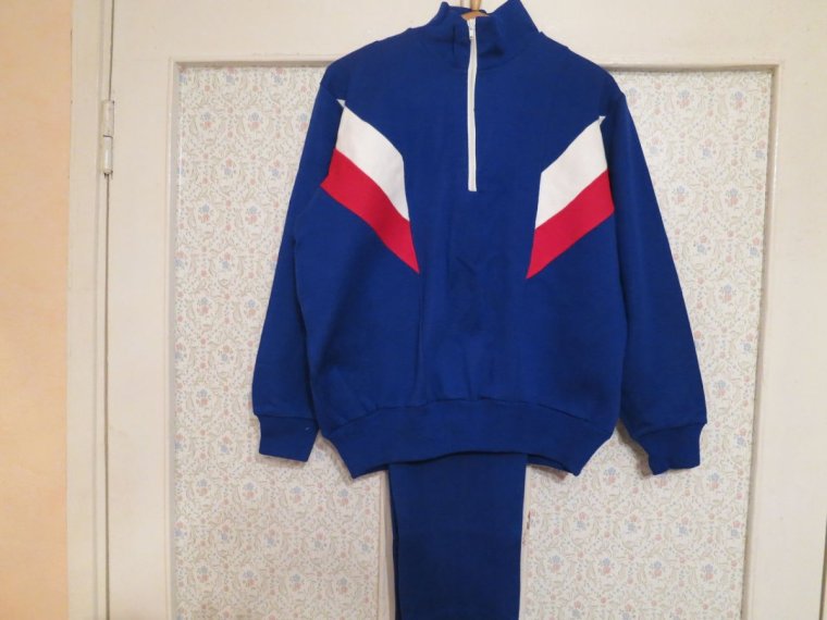 Полушерстяные спортивные костюмы