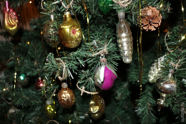 Старые украшения на елку