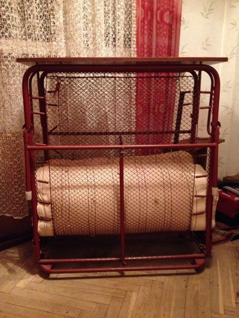 Советская металлическая раскладная кровать