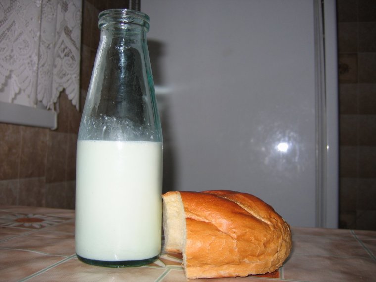 Кефир и пол батона