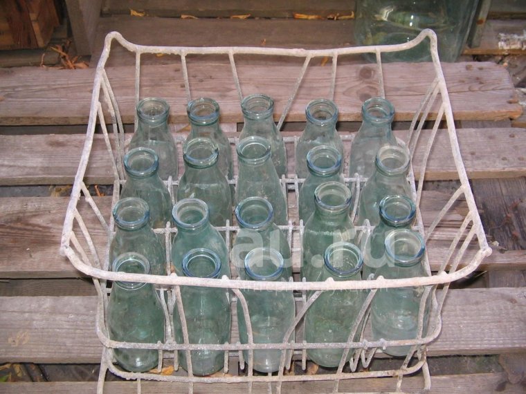 Металлический ящик для молочных бутылок