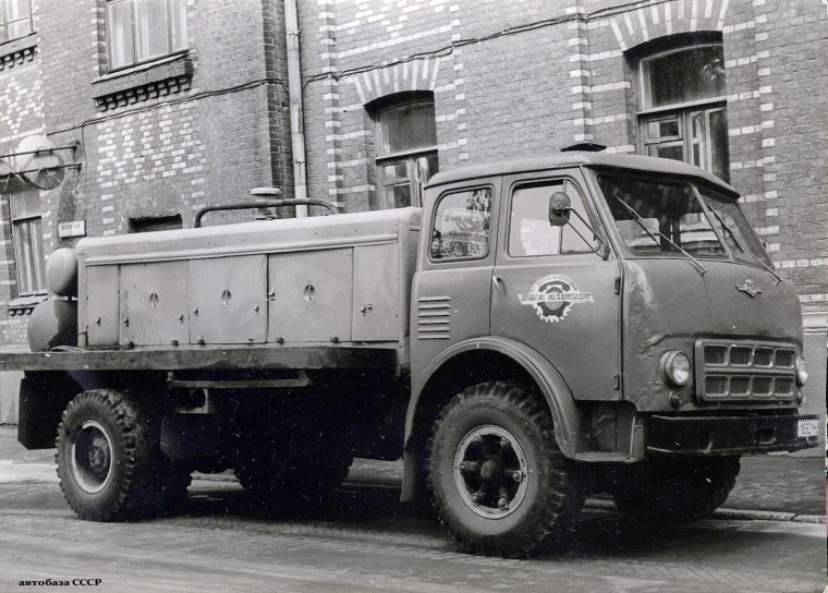 МАЗ 500 полноприводный тягач