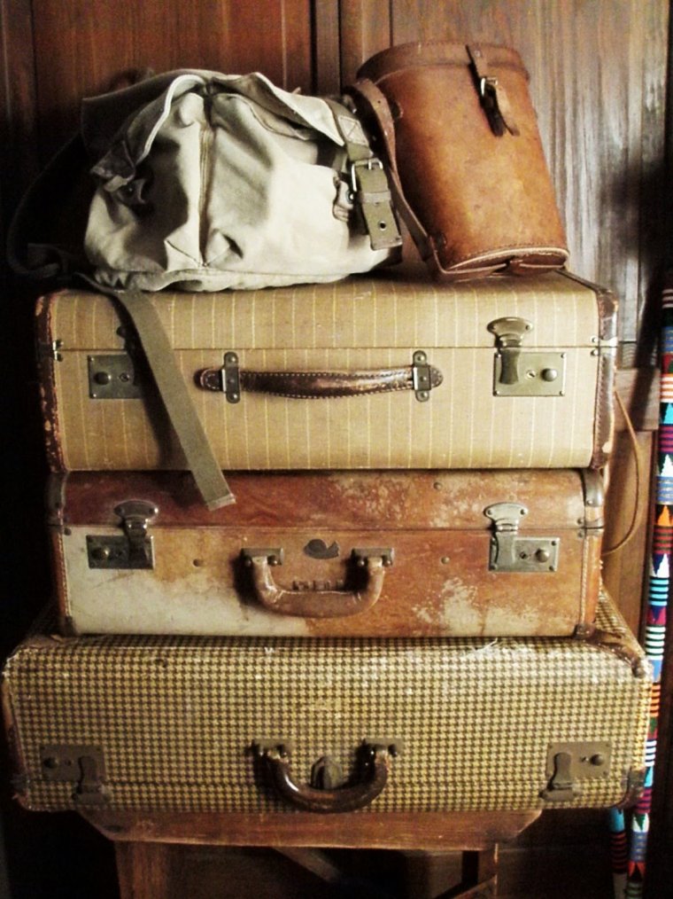 Заграничные старые чемоданы