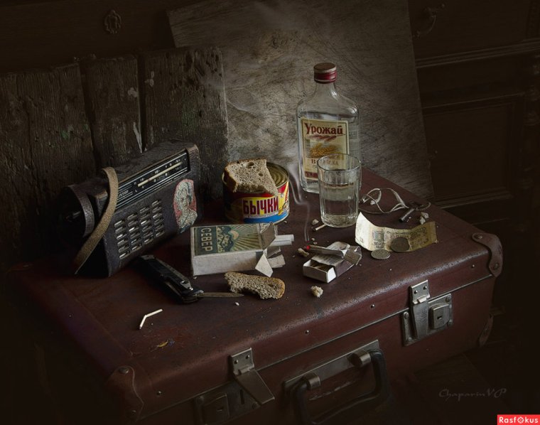 Старый чемодан с вещами