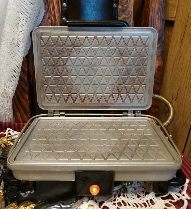 Электровафельница Элис 404