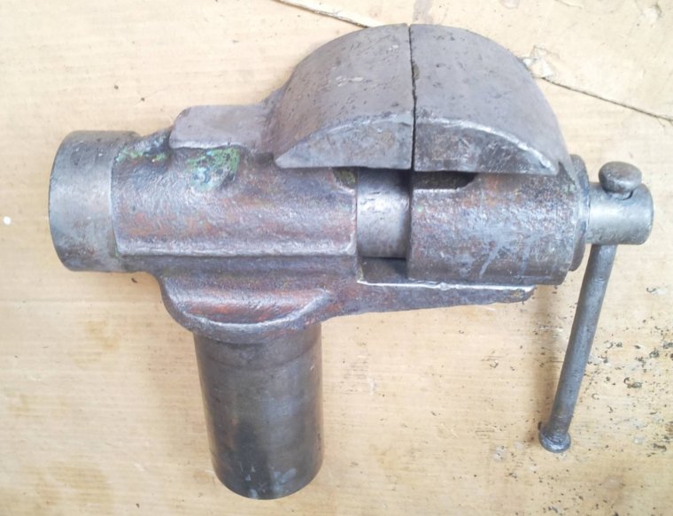 Тиски слесарные СССР тн 60м