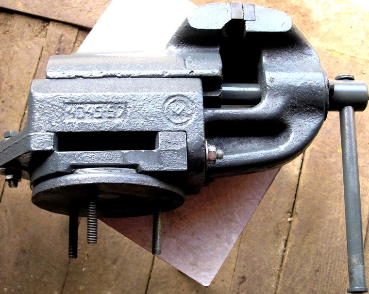 Тиски слесарные крафтул