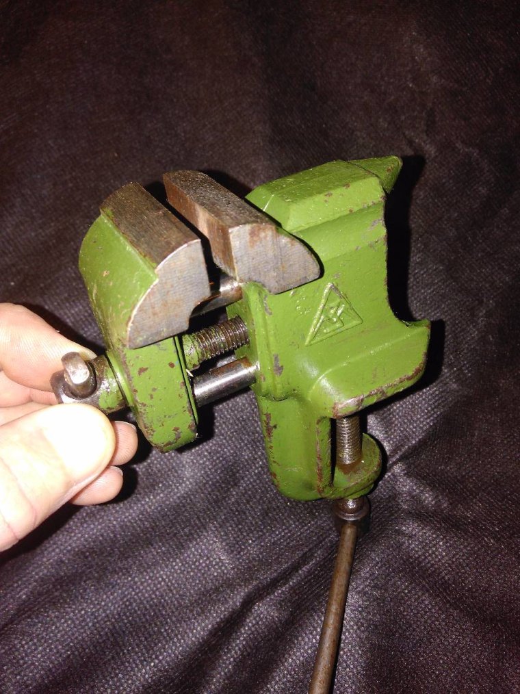 Тиски настольные УАЗ