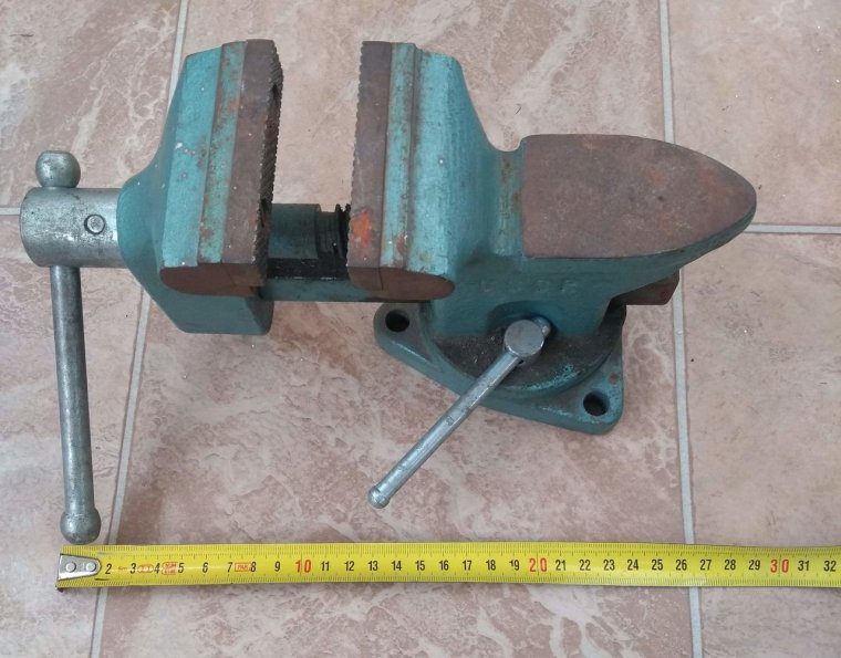 Тиски слесарные СССР 160м-250м