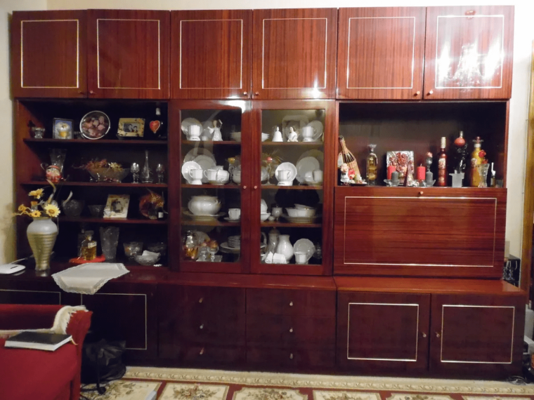 Советская мебельная стенка