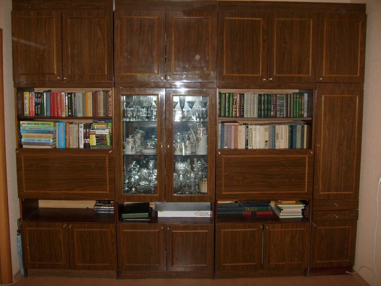 Советская мебельная стенка