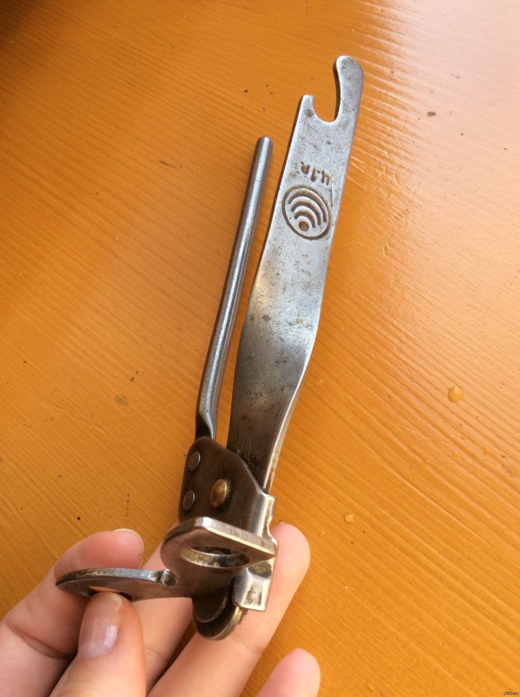 Советская открывалка для консервов