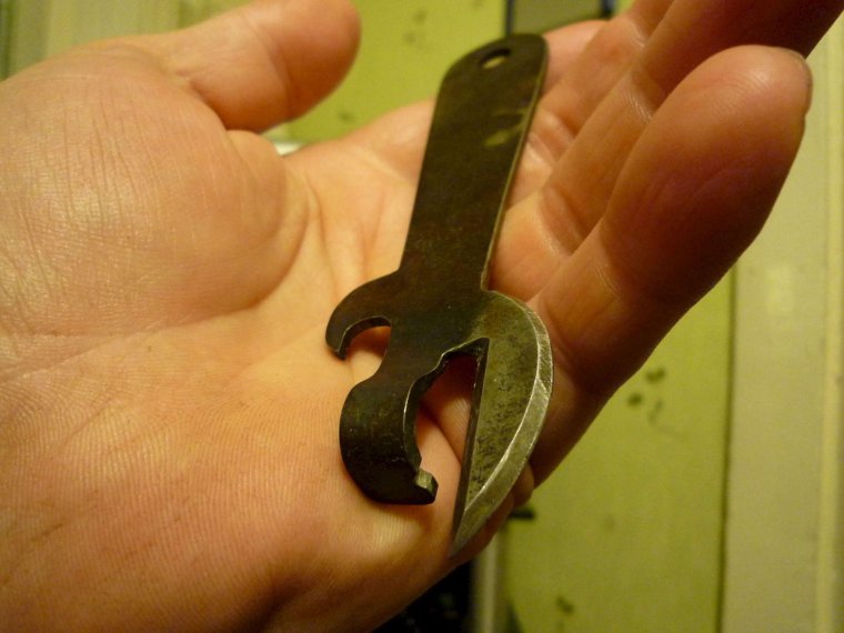 Кованная открывашка для консерв