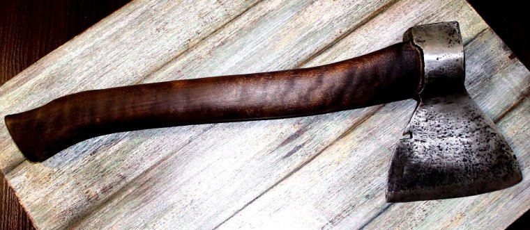 Старинный топорик