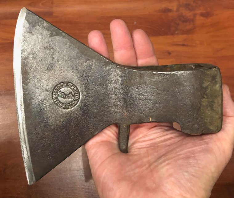 Антикварные топоры