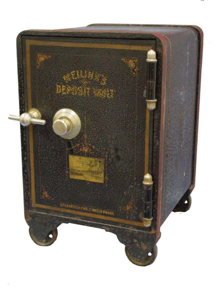 Старинный сейф