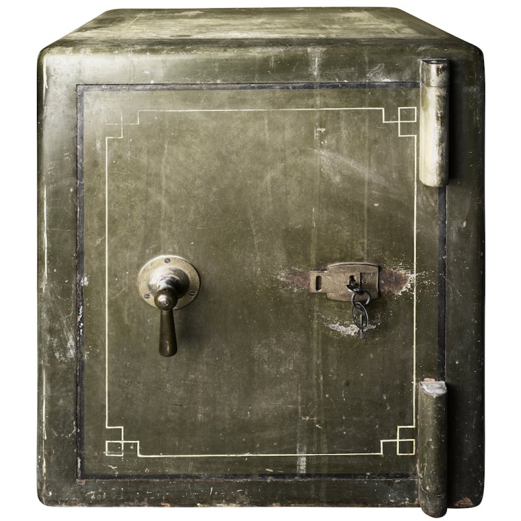 Дверца старинного сейфа