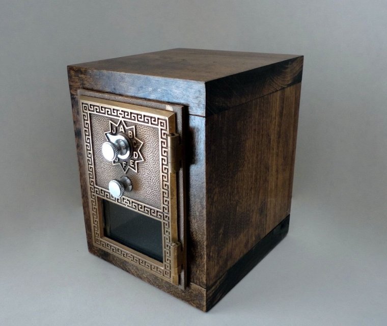 Антикварный сейф
