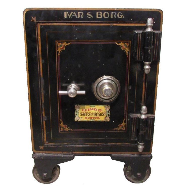 Старинный сейф