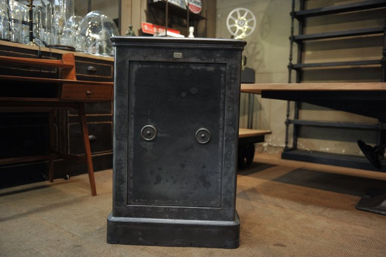 Антикварный сейф g.o. Talbot