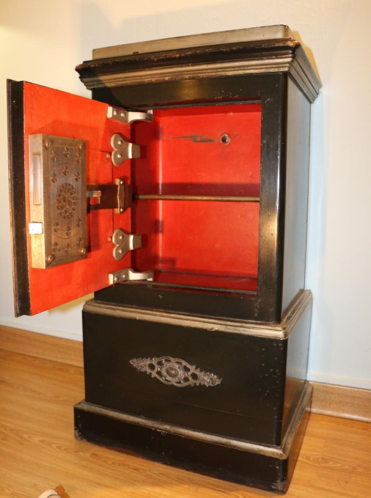 Антикварный сейф Bauche