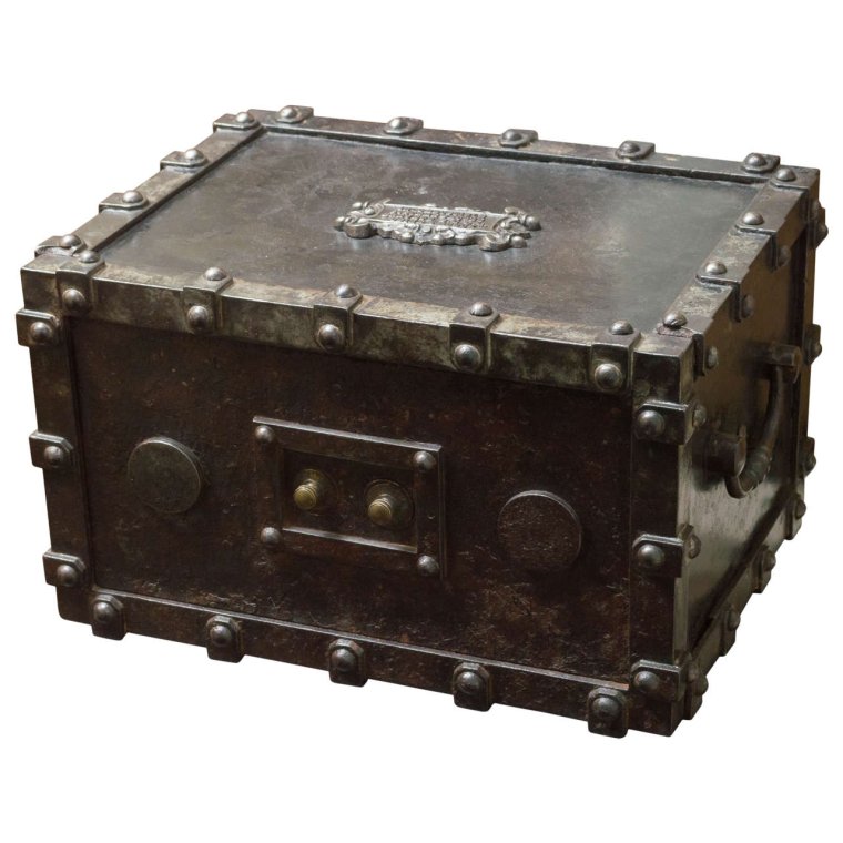 Кованый сейф