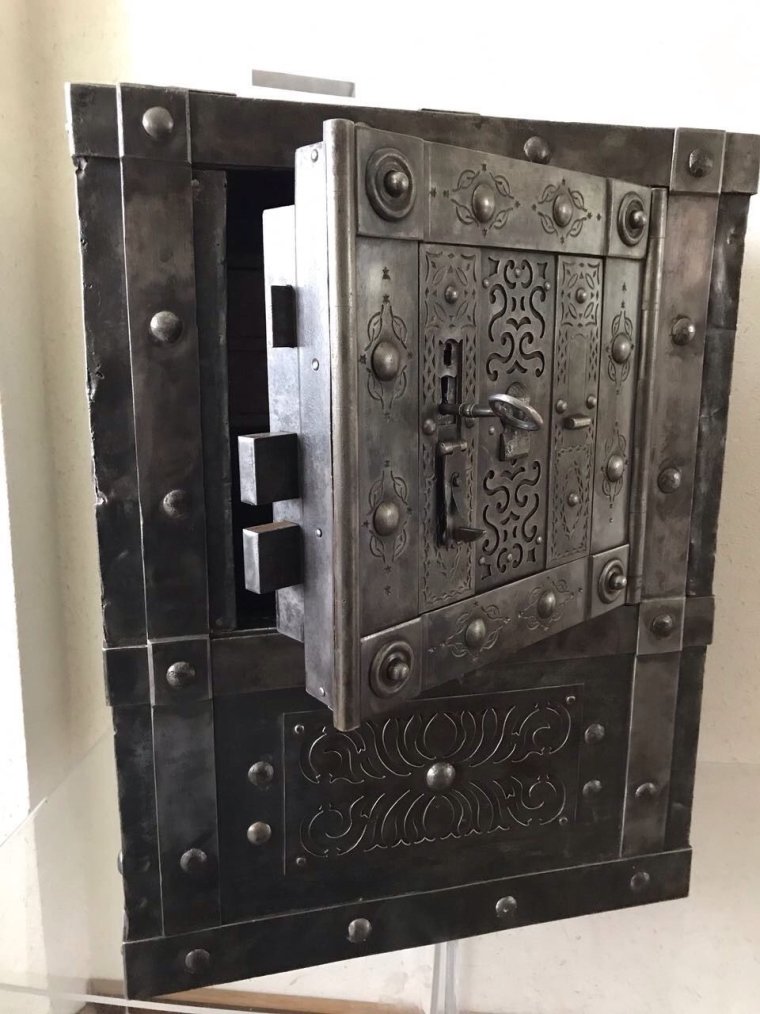 Древние сейфы