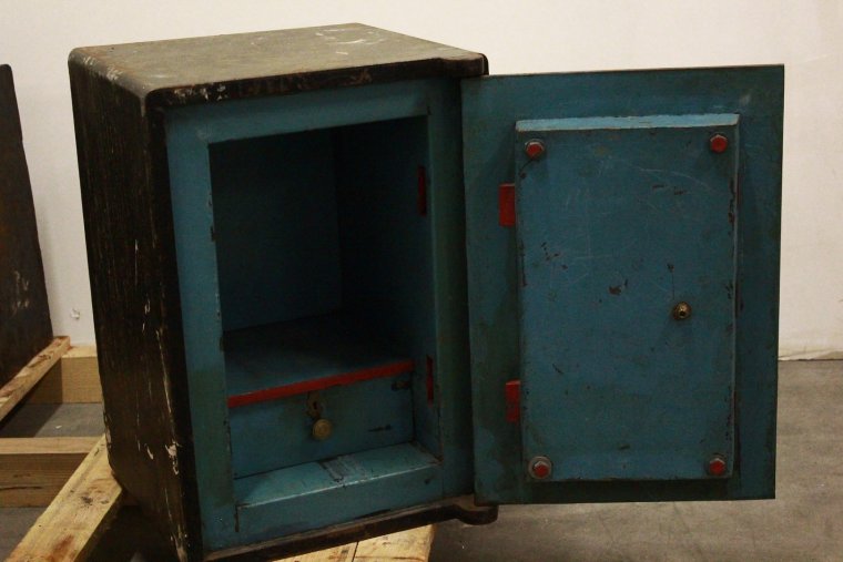 Сейф немецкий антикварный 19 век