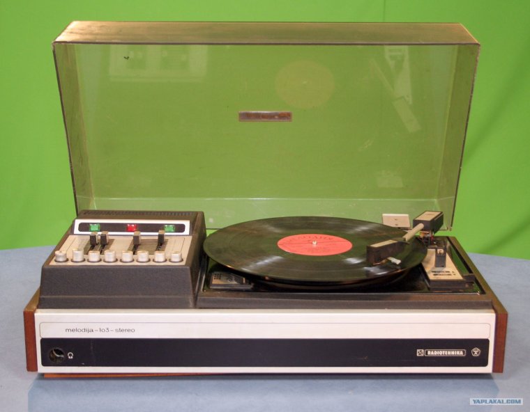 Проигрыватель виниловых пластинок Melodija 103