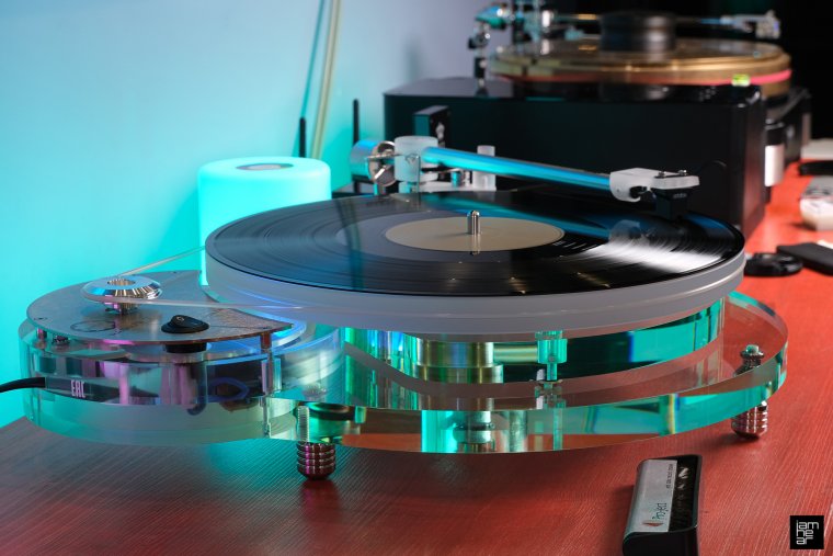 Российский виниловый диджейский проигрыватель винила