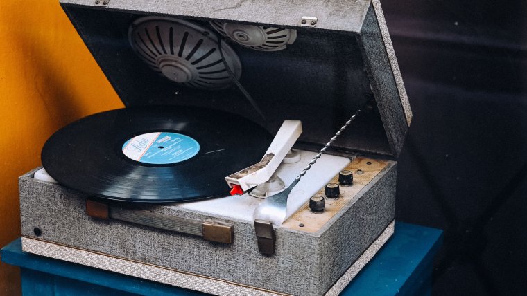 Проигрыватель виниловых пластинок 1990