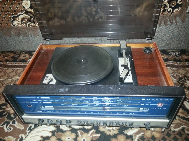 Проигрыватель виниловых пластинок СССР Амфитон