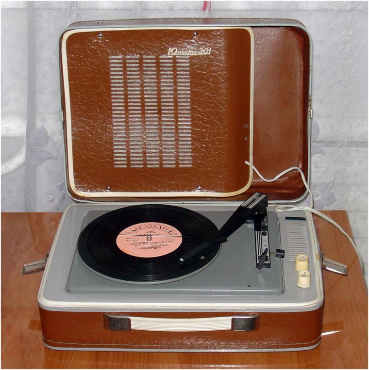 Проигрыватель пластинок Юность 301